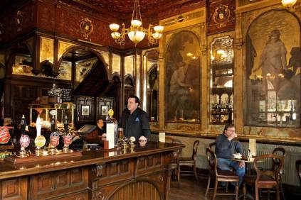 Interior picture source: http://viaducttavern.co.uk/